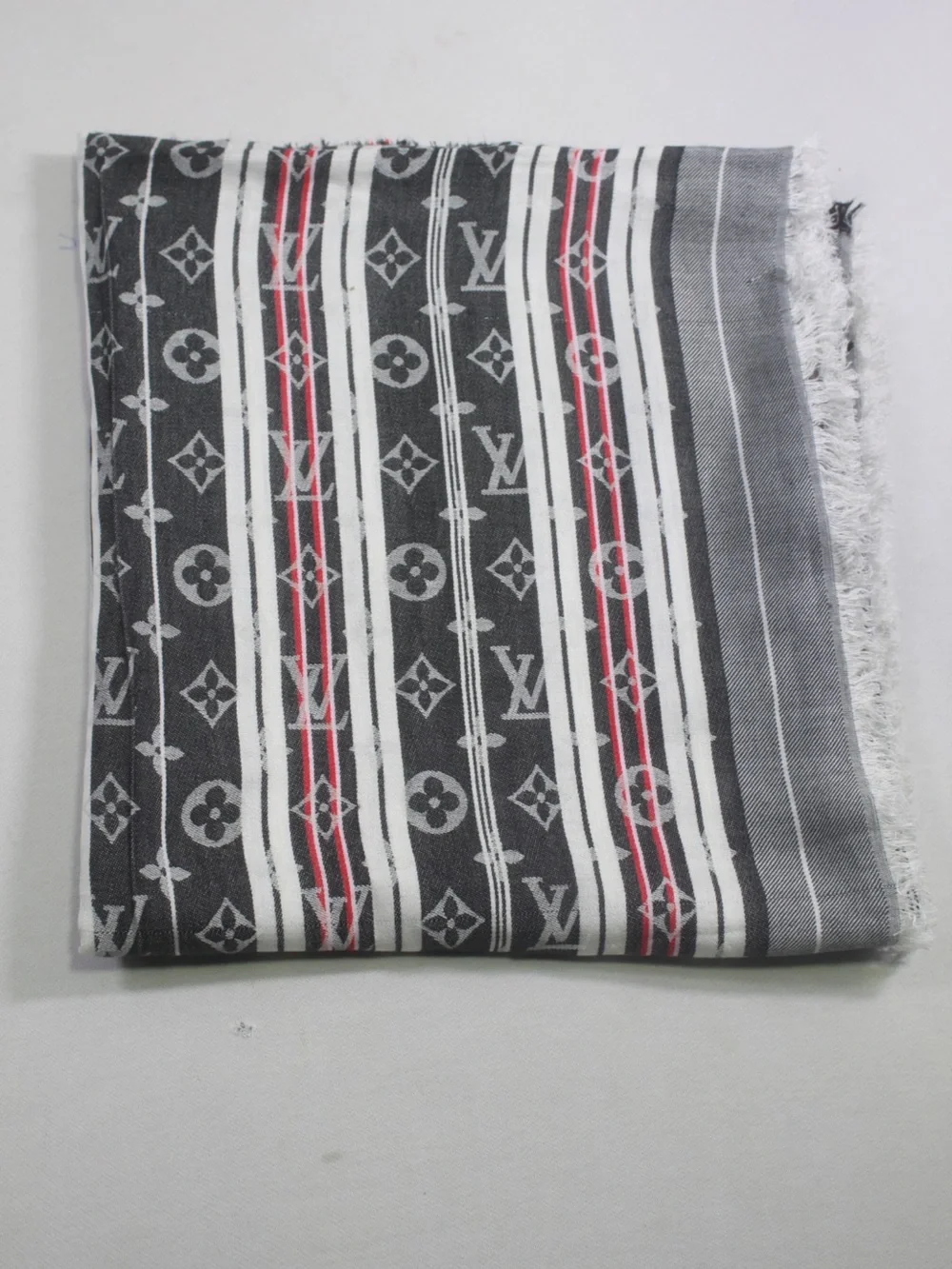 Authentic Louis Vuitton Shawl Stole 50% Silk 20% Wool Wrap Used